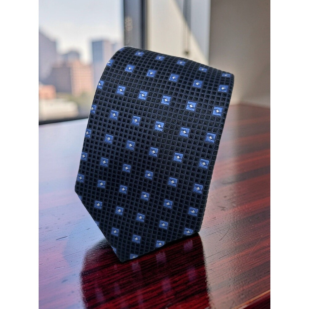Donald J Trump Signature Collection Tie 100% Silk Navy Blue Geometric 58.5”